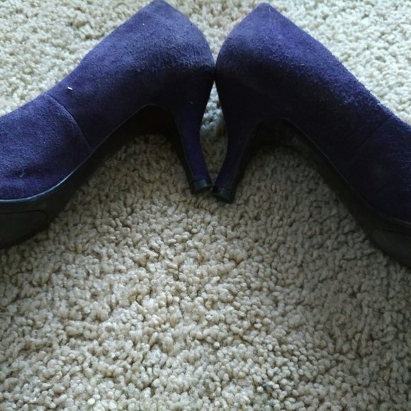EAST 5th. Purple Pumps - Picture 5 of 8